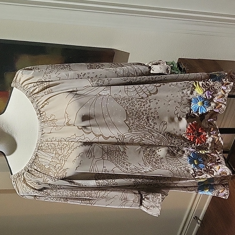 Ivy Jane Embroidered Top Size Small